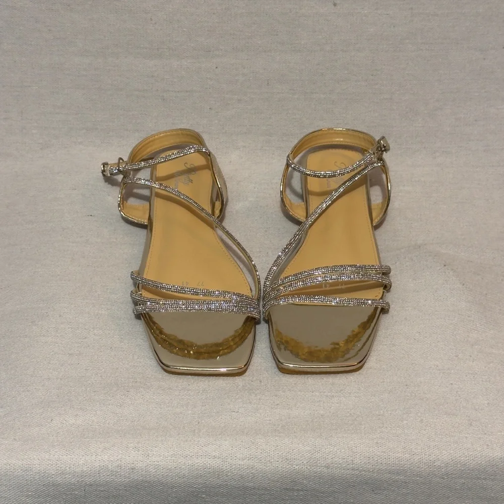 ❤️‍🔥4 for $25 SALE: Elegant Gold Women's Sandals - Picture 5 of 8
